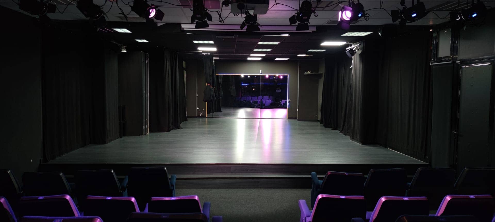 Interior de La Caverna del Brujo (foto 1)