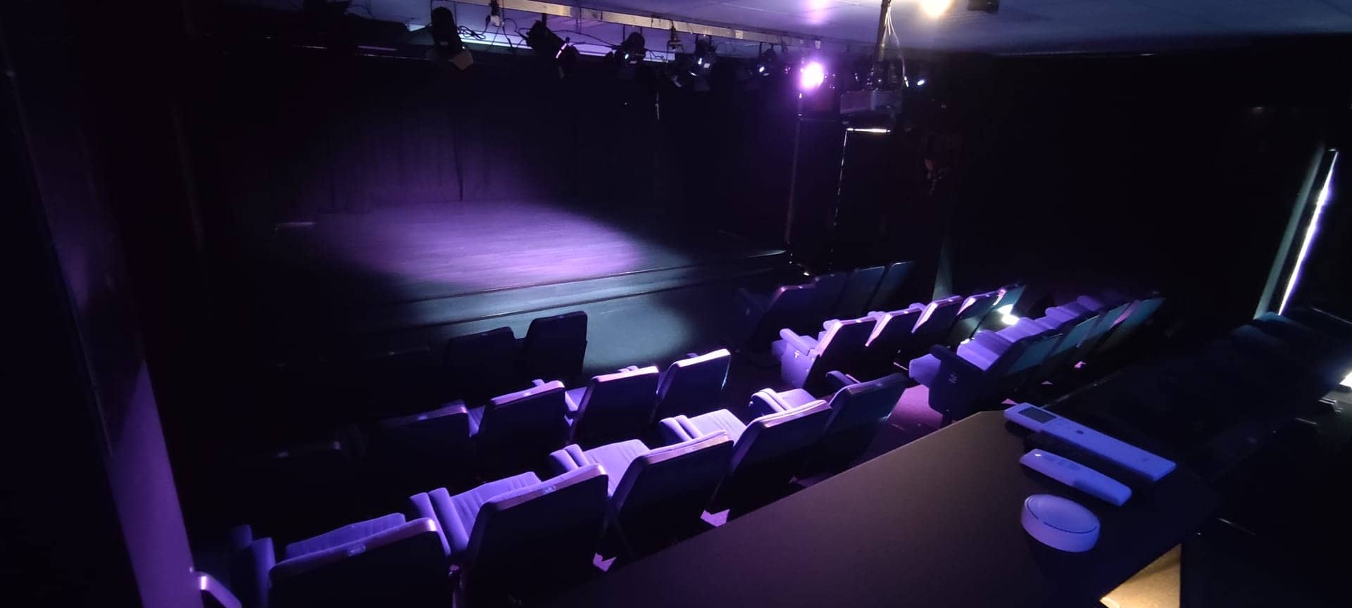 Cortinas y escenario